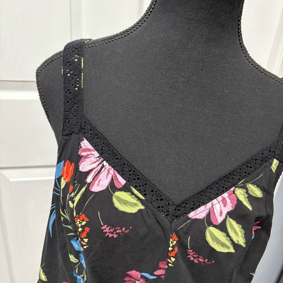 Torrid Tank - Picture 6 of 7